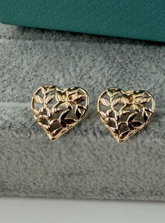 TIFFANY Paloma Picasso Olive Leaf Heart Earrings