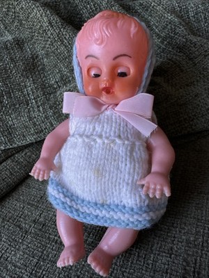 60 s Plastic Vintage Baby Doll Big Blue Eyes in Hand Knit Hooded Suit 6  E82