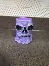 Taza de recuerdo Monster Jam 2012 Truck Show excavadora de tumbas calavera púrpura