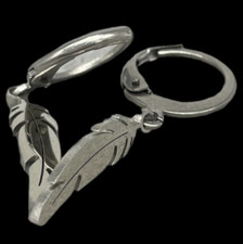 Orecchini Cerchietti sottili a scatto pendenti Piuma uomo donna in acciaio inox.
