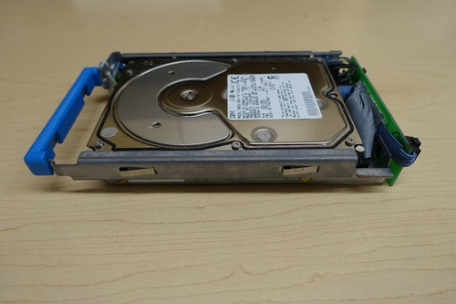 IBM 25L1861 DNES-309170 9GB 3.5" SCSI HDD (P/N:25L1861 FRU:25L3101 06H8631) - Picture 4 of 8