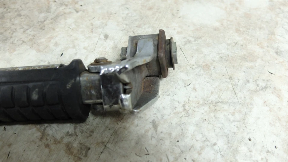 85 Honda VF 1100 S VF1100 V65 Sabre reposapiés delantero derecho clavija Foto 3 de 4