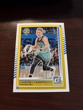 2025 Panini Donruss WNBA Courtaney Vandersloot #34 Chicago Sky Gonzaga Bulldogs