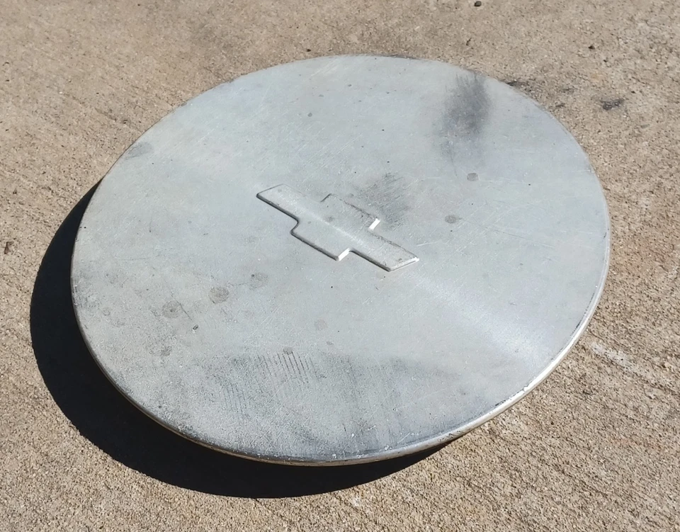 Chevrolet Chevy Venture center cap, 1997-2005 part# 9593128 01 - Image 2 of 3