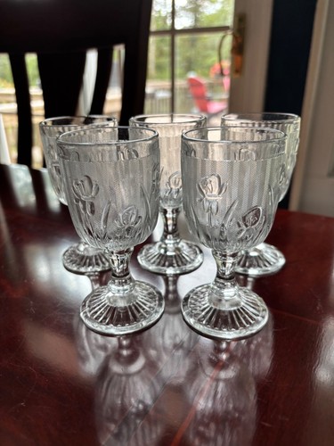 SET OF 5 JEANNETTE DEPRESSION GLASS IRIS AND HERRINGBONE WINE OR CORDIAL GLASSES