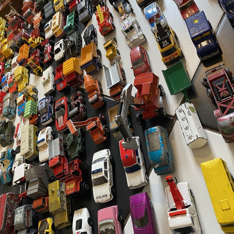 Large Bundle Vintage Diecast Toy Cars 100+ Matchbox, Hot Wheels, Dinky