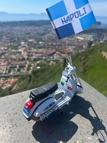 Modellino Vespa Alè Napoli Alè, Scala 1:12, Metallo, Personalizzato e Bandiera - Picture 8 of 10