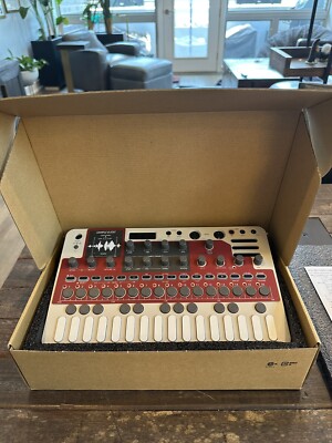 Sonicware Liven LOFI-12 Groove Box 12bit SAMPLER 4 Track Sequencer speaker w/box