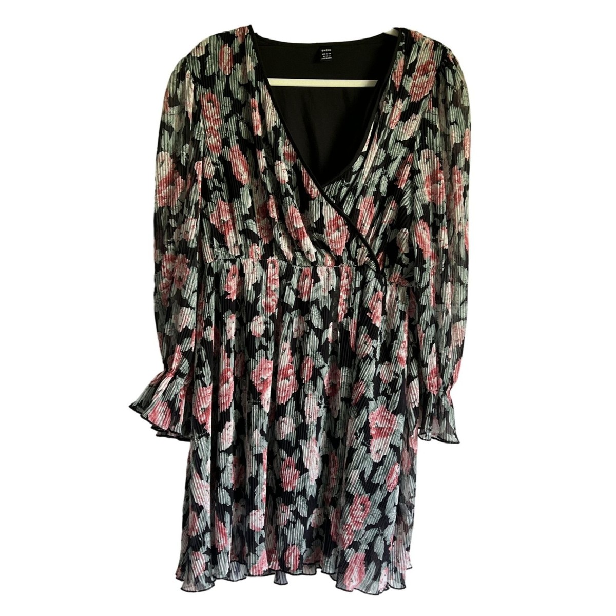 strapless open back dress Black Floral Pleated Maxi Dress With Open Back main image 0