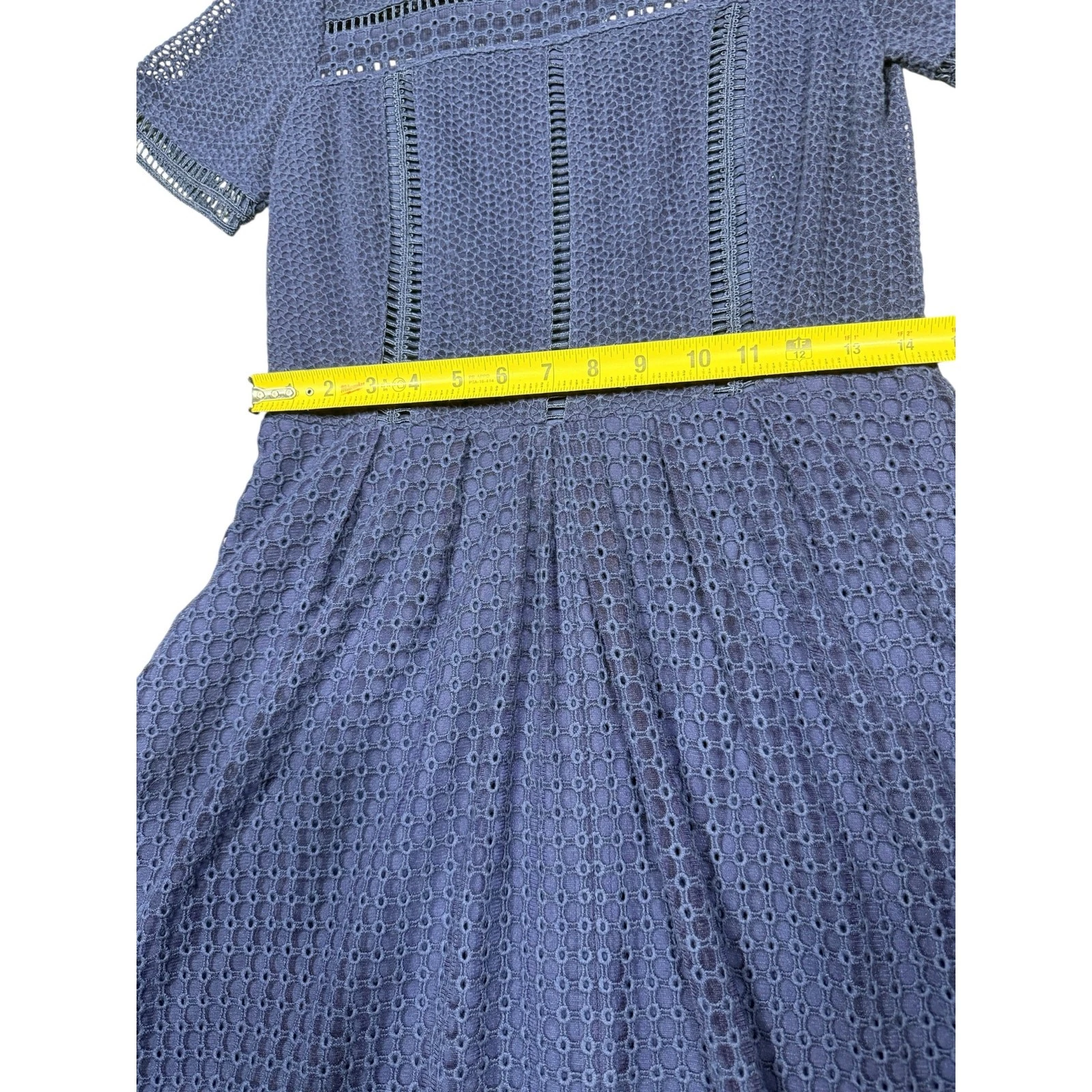 Abito Michael Kors blu navy in pizzo con occhielli aderente e svasato Taglia 4