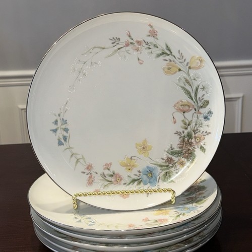 Vintage Premiere Berkshire Porcelain Set of 6 Plates MD104 10”