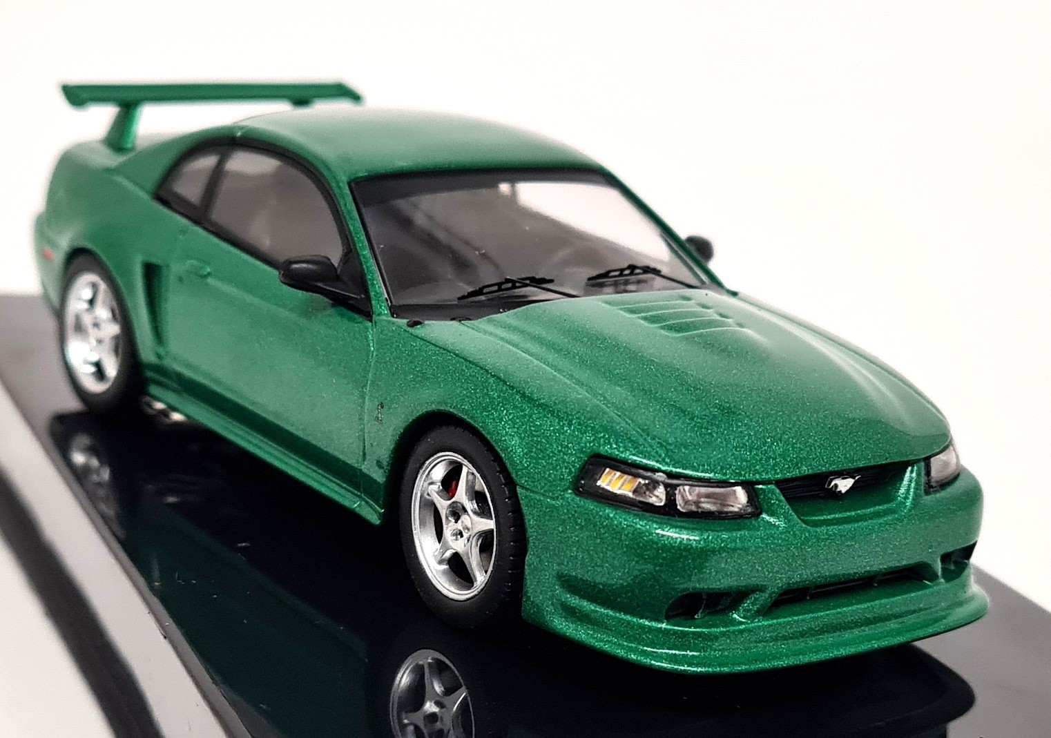 Ixo 1/43 - Ford Mustang SVT Cobra R Custom 2000 Metallic Green Diecast Model Car