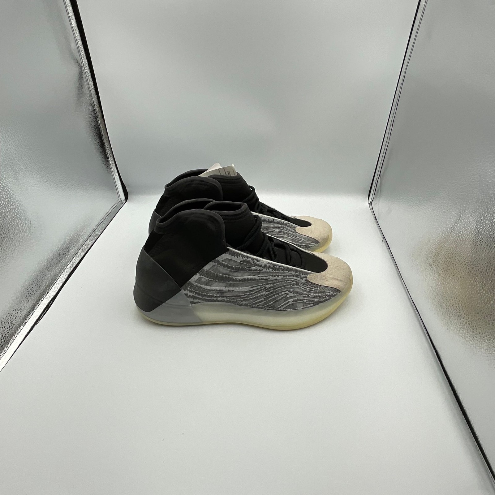 Adidas Yeezy QNTM Quantum Lifestyle Model Q46473 thumbnail 2