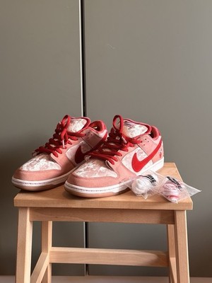 Nike Dunk SB Strange Love
