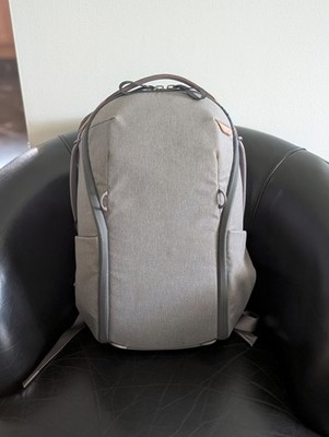 (Pre-Owned) Peak Design 20L Everyday Backpack Zip (READ Description)