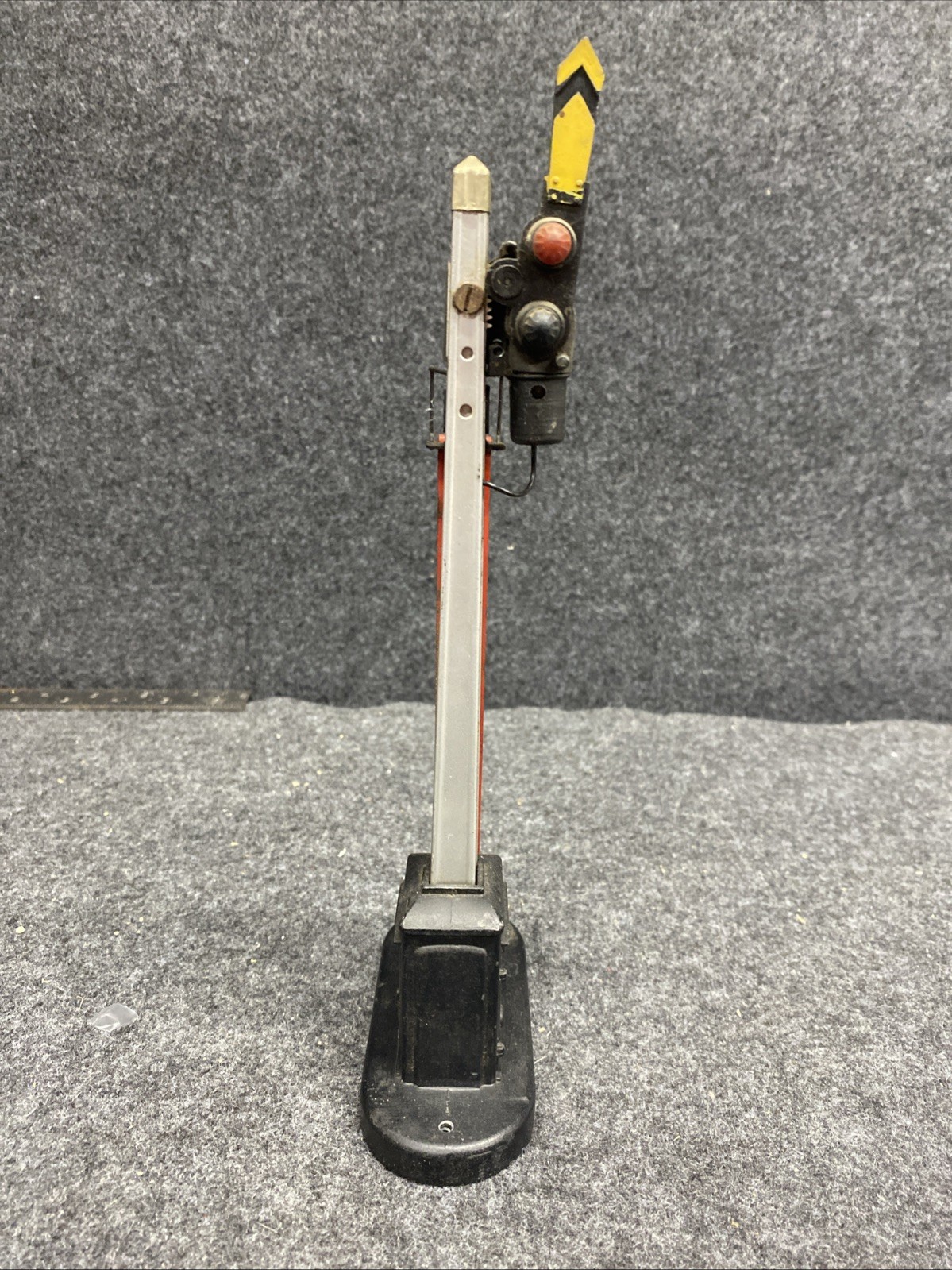 Vintage Lionel 151 Operating Semaphore Postwar Made In USA tested (LI121825-02)