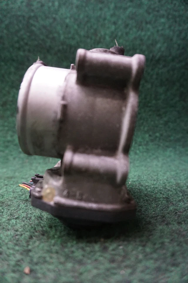 2013 TOYOTA PRIUS 1.8L Throttle Body OEM 2203037060 - Image 2 of 4