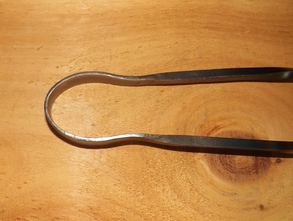 Pinzas para barbacoa forjadas a mano grandes Foto 4 de 4