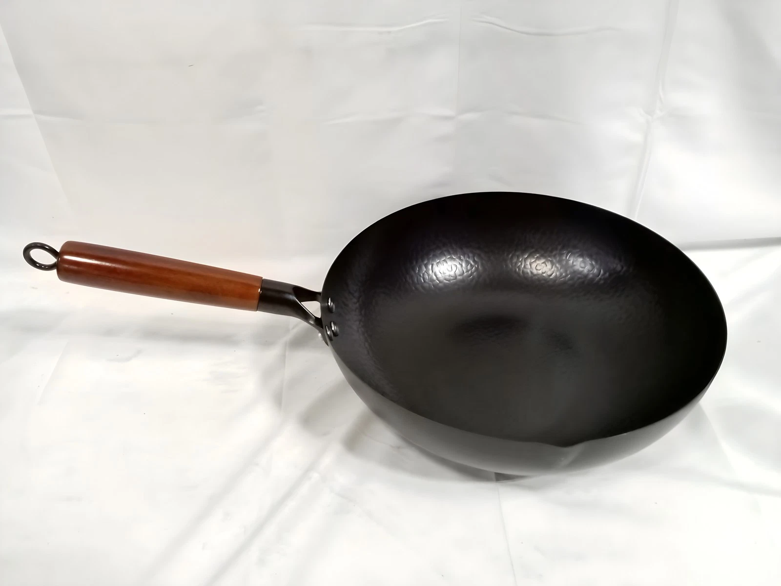 Carbon Steel Wok Hammered Black Round Bottom Wooden Handle Stir Fry Pan w/ Bag