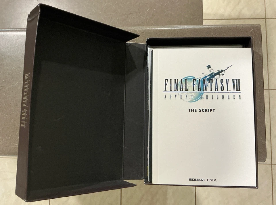 Final Fantasy VII Advent Children Limited Edition Collector's Set - Image 2 of 4
