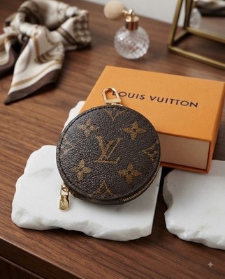 Louis Vuitton Monogram Round Coin Purse- Authentic- Excellent Condition! 