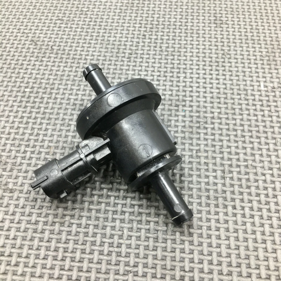 06-11 Válvula de control de purga de bote de vapor EVAP Hyundai Accent Hatchback OEM Foto 4 de 4