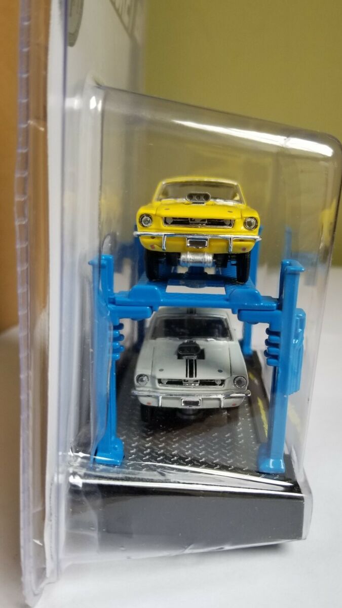 M2 Machines 1:64 Auto-Lift 2-Pack 1966 Ford Mustang Gasser M2 Machines 1:64 Auto-Lift 2-Pack 1966 Ford Mustang Gasser