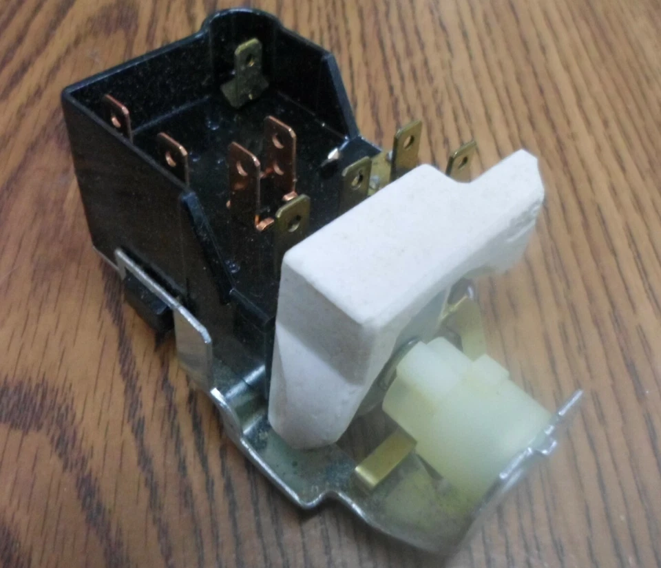 Interruptor de faros reemplaza 1995253 D1516A en 82 83 84 Cadillac Cimarron Twilight Foto 4 de 4