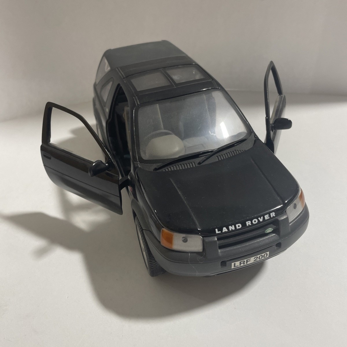 ERTL 1:18 LANDROVER FREELANDER BLACK OPENING HOOD, DOORS & REAR | eBay