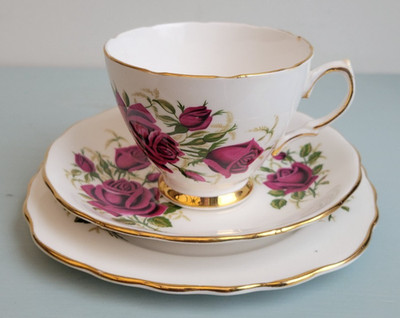 Sammlerstück Vintage Colclough 7981 Rote Rosen Tee Trio