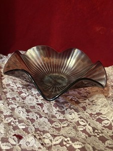 Vintage Indiana Iridiscent/purple Art Glass Basket With Handle