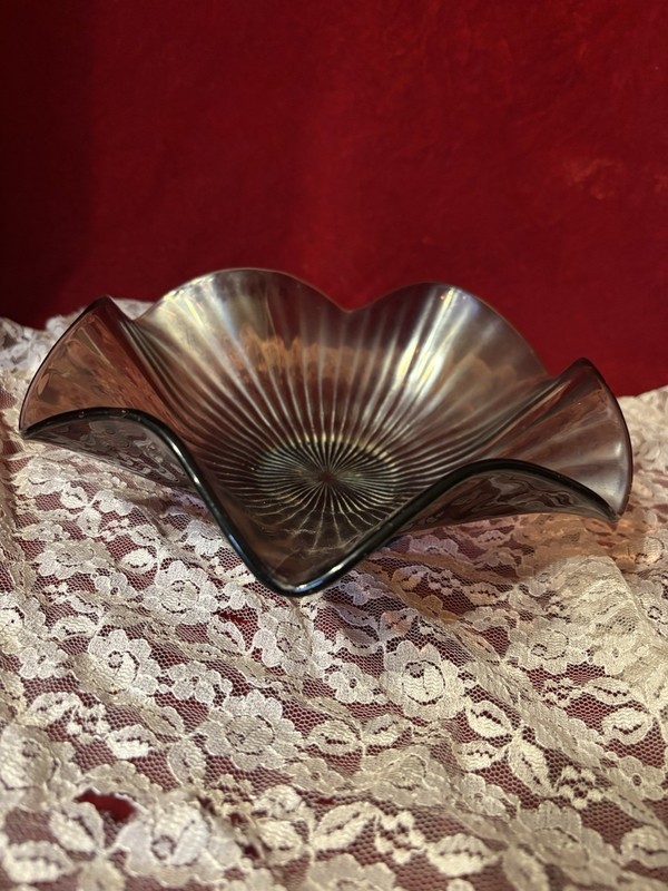 Vintage Indiana Iridiscent/purple Art Glass Basket With Handle