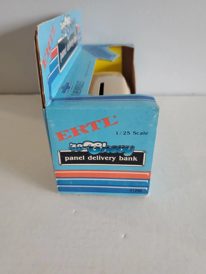 ERTL True Value '48 Chevy Panel Delivery Truck Carro Banco Die Cast escala 1/34 Foto 4 de 4