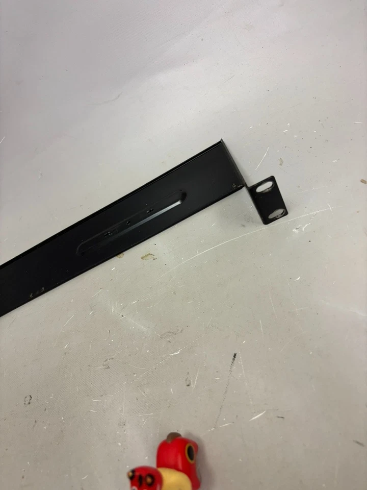 Bandeja de montaje en medio rack BOSS 1U soporte de metal negro compatible con RAD-50 probado Foto 2 de 4