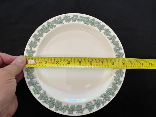 Wedgwood Queensware Embossed Celadon Green on Cream (6) Luncheon Plates 9-1/4" - Bild 19 von 19