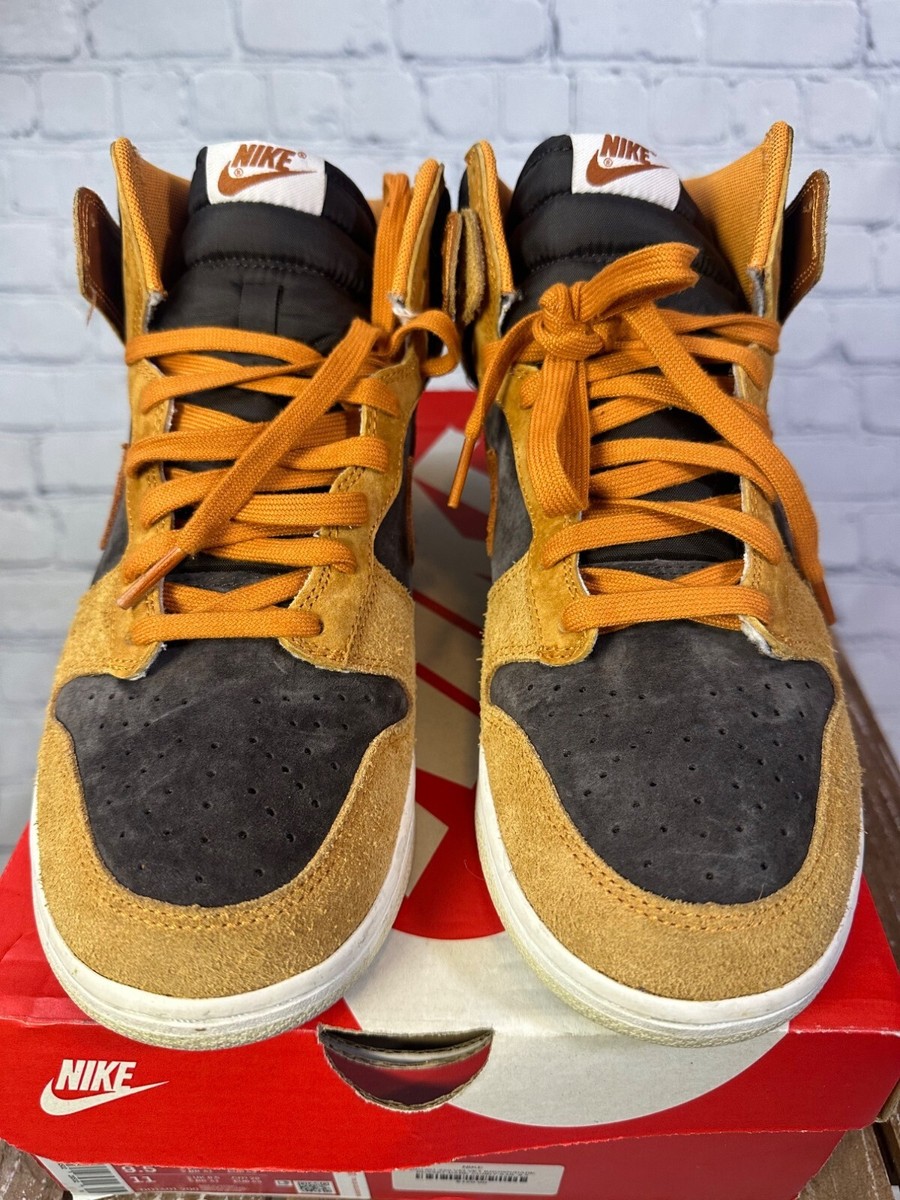 dunk high dark curry on feet