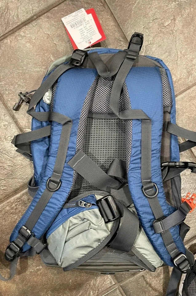 AOKING 30L Hiking Backpack - Image 2 of 3