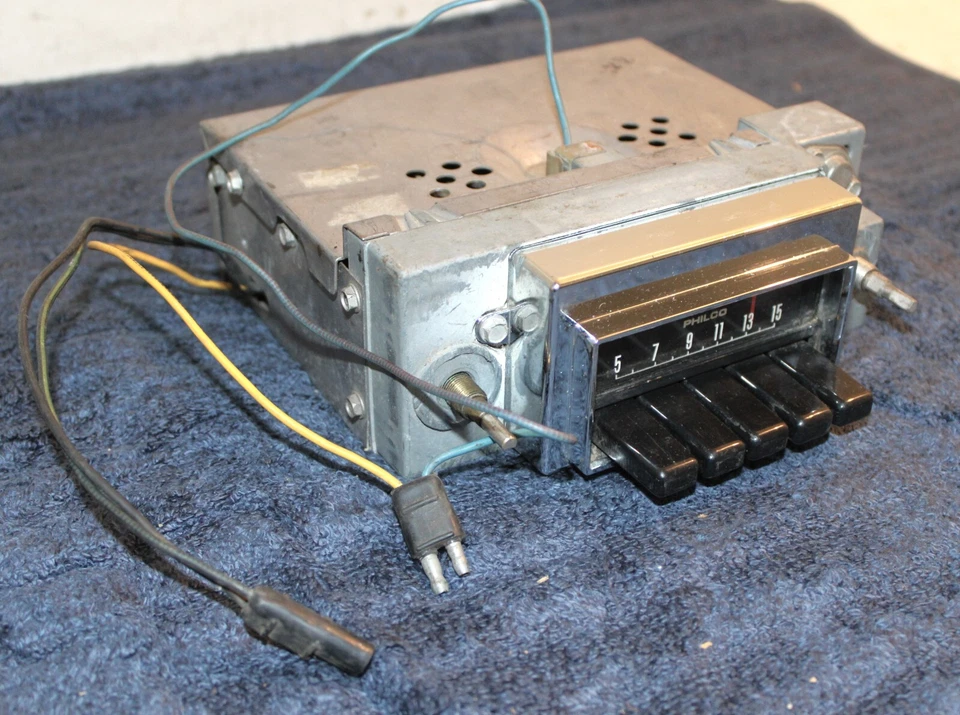 1968 1969 Fairlane 500 Torino GT Ranchero Comet Montego Cyclone ORIG AM RADIO - Image 2 of 4