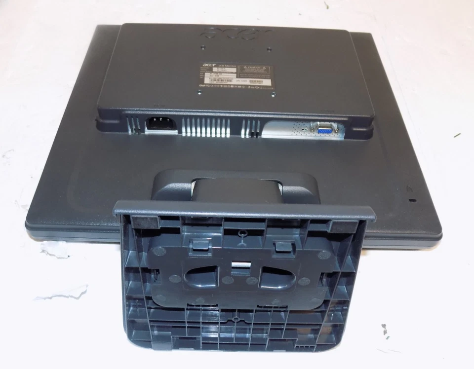 Acer Model AL1706AB 17 inch Square Computer Monitor with Power Cable - Image 2 of 2