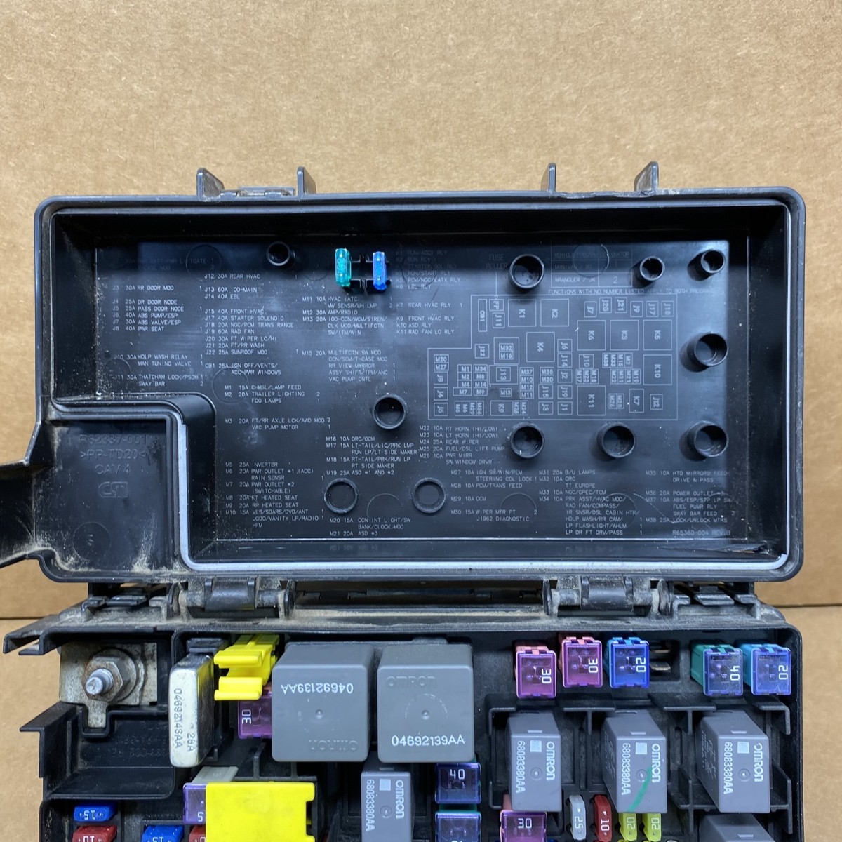 Dodge GMC | グーネット 型式:E-E31A｜ギャラン(三菱)の総合情報 SP326291 2UPJ-94641520]ギャラン1991y(E38A)リアスポイラー 中古