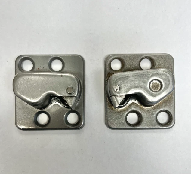 Juego de placas de bloqueo de puerta delantera derecha e izquierda Desoto 1940-1948 893031 Foto 2 de 4