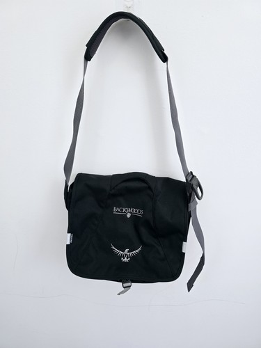 Osprey Backwoods kleine schwarze Reisetasche Kuriertasche mit Klappschnalle Kuriertasche - Bild 1 von 10