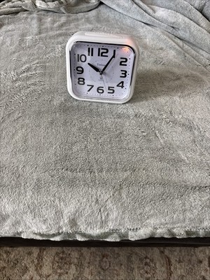 Tinload Small Battery Operated Analog Alarm Clock Silent Non Ticking, 
