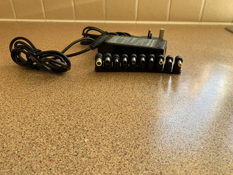 Maplin 65W Universal Laptop Charger Power Supply with 10 Interchange Tips - Image 2 of 4