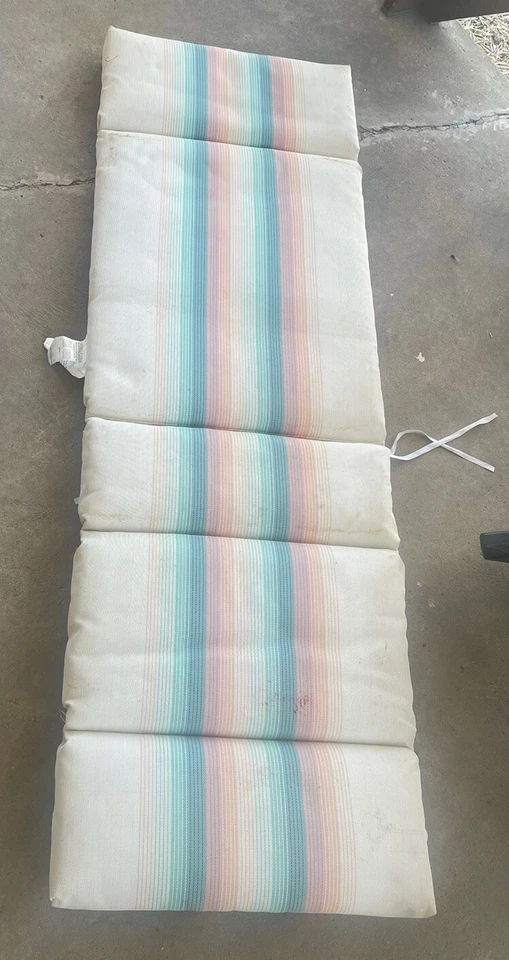 Vintage Lawn Chaise Chair Cushion Mid Century Patio Lounge Pad - 1960/70s - Image 2 of 4