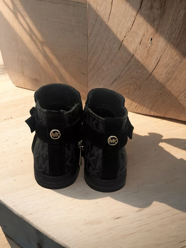 Botas Michael Kors Niños Niñas Negras Emma Flora Embellecedoras Talla 5 Niño Nuevas en Caja Foto 2 de 4