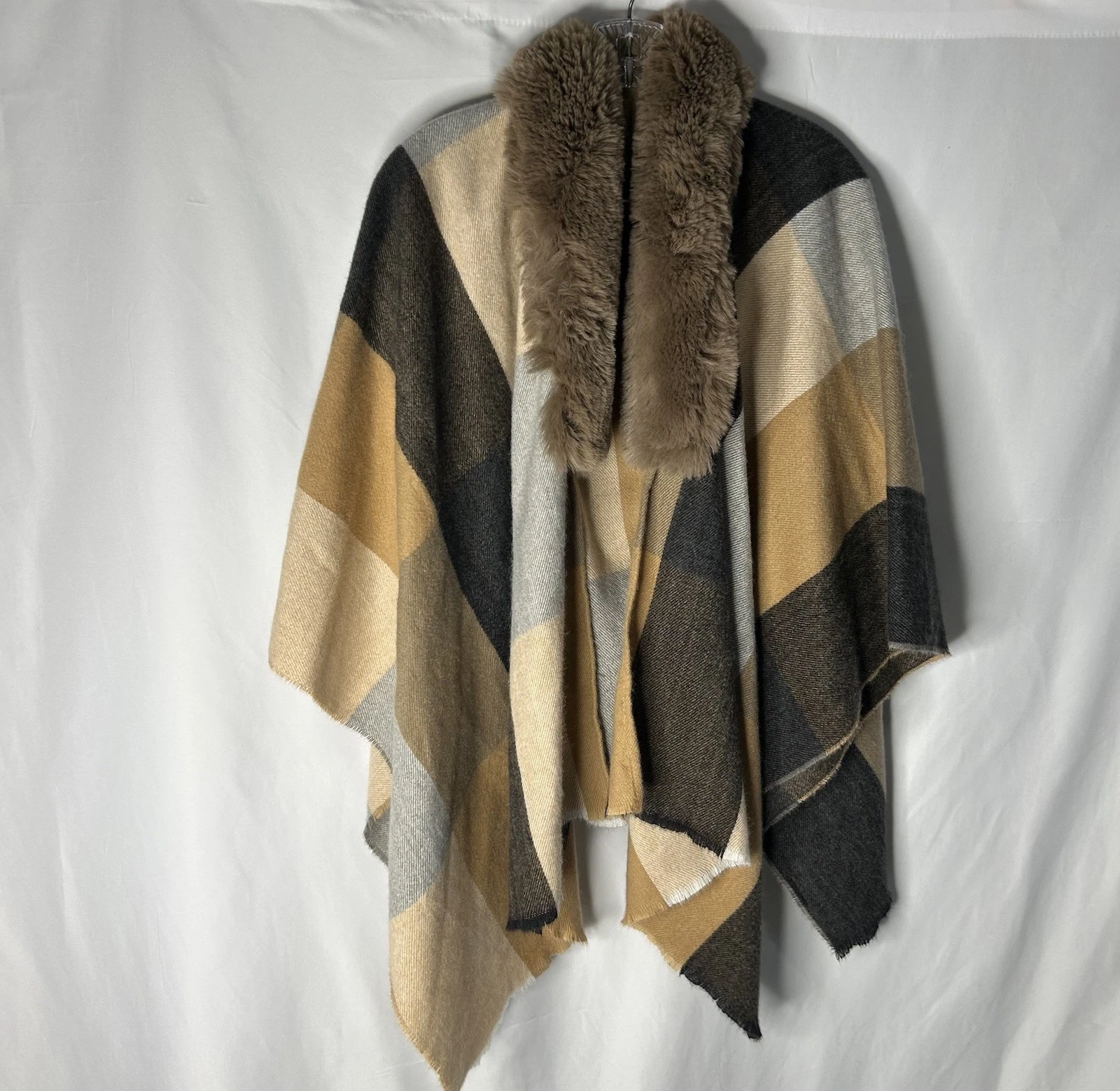 Marcus Adler Bonfire Cape /Poncho With Camel Color Faux Fur Collar! NWOT