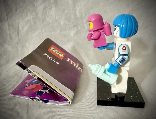 Lego CMF Enfermera Android Rosa Espacio Bebé Serie 26 Minifigura Coleccionable col26-6 - Imagen 4 de 5