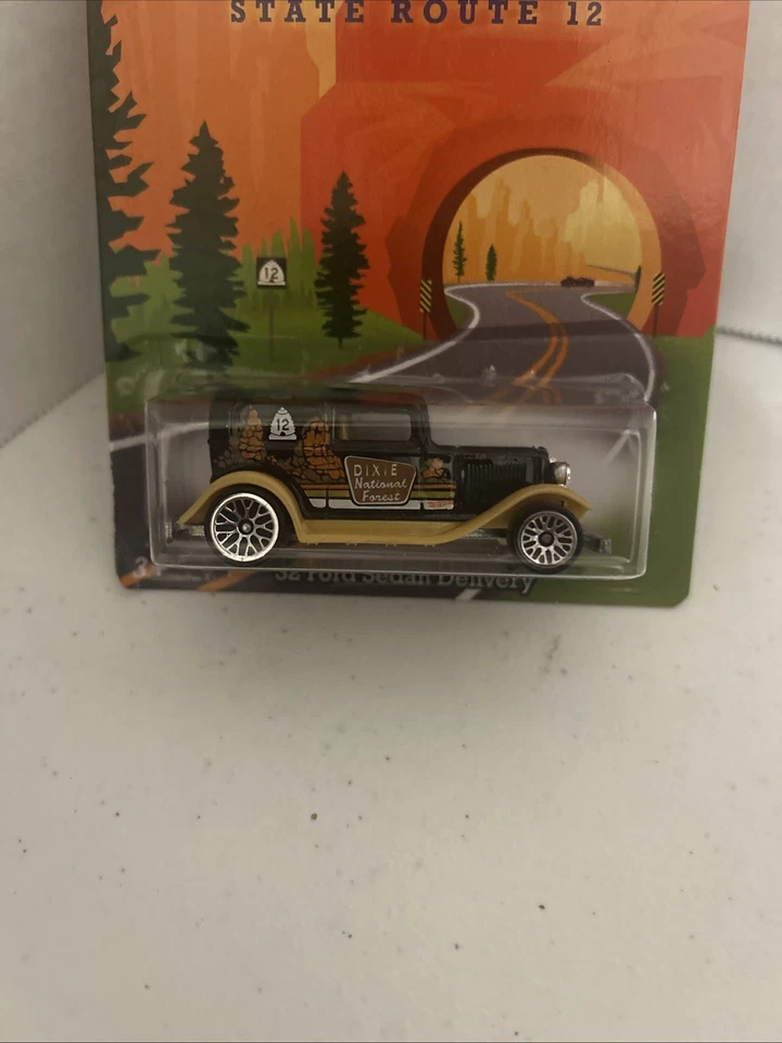 Hot Wheels 2013 HW Road Trippin' State Route 12 '32 Ford Sedan Delivery # 3/32 - Image 2 of 4