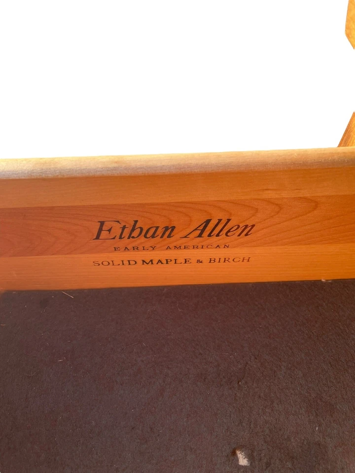 Gabinete de 4 cajones fregadero seco de arce macizo y abedul Ethan Allen Early American Foto 3 de 4